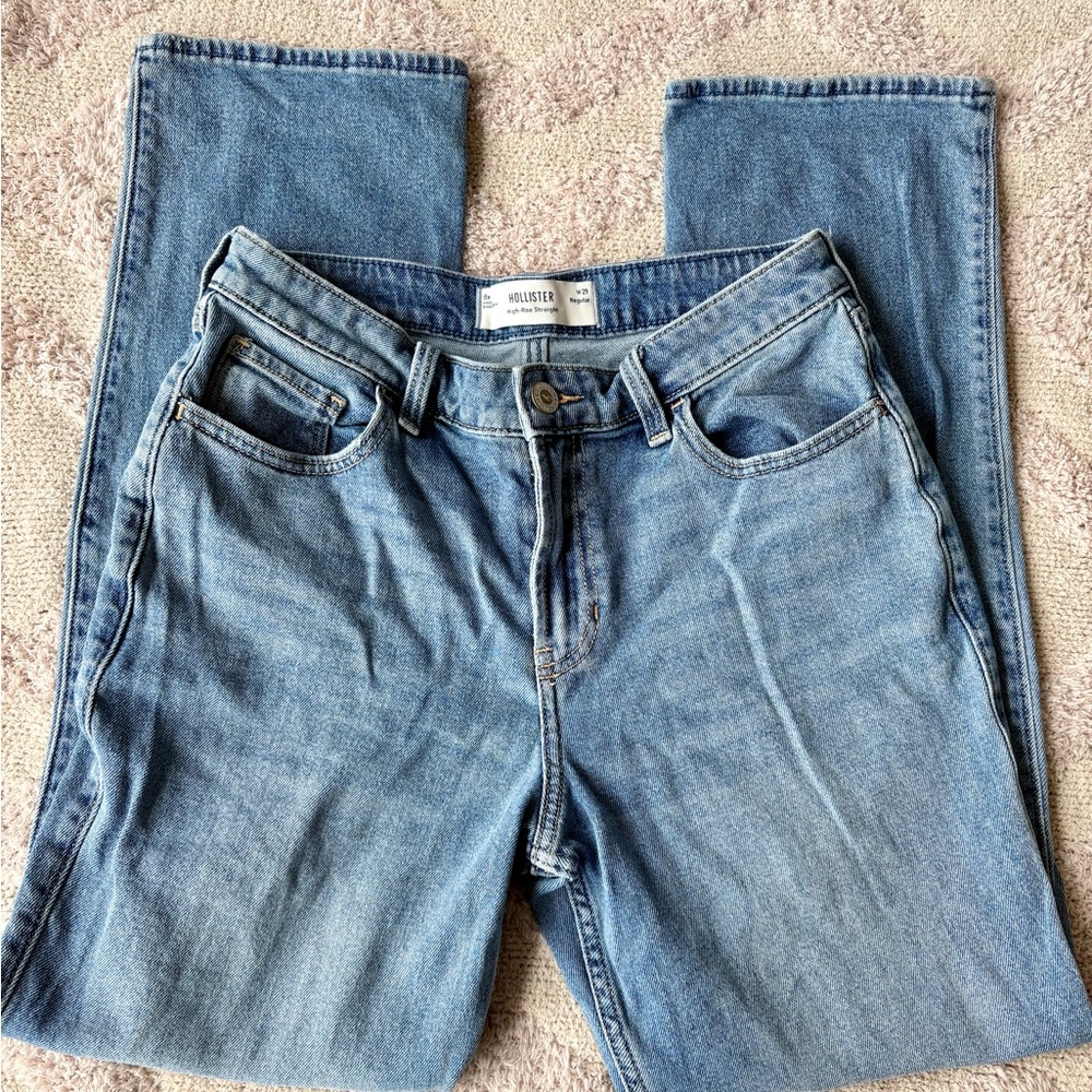 Hollister High-Rise Straight Jeans in Light Blue Wash